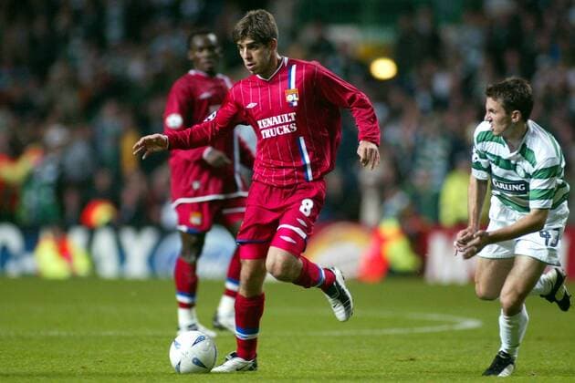 Juninho Pernambucano (Lyon, li.) am Ball gegen Liam Miller (Celtic Glasgow) Fußball EC 1 Herren Champions League 2003 2004, Celtic Glasgow - Olympique Lyonnais, OL 2:0, Vdig Gruppe Glasgow Dynamik,  