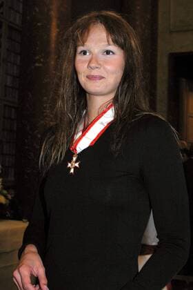 Franziska van Almsick (Deutschland) bei der Verleihung des Verdienstordens des Landes Berlin im Roten Rathaus Schwimmen Damen Verleihung des Verdienstordens des Landes Berlin 2003, Ehrung, Auszeichnung, Orden, Verdienstorden, Einzelbild Berlin