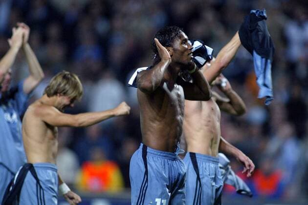 Didier Drogba (Marseille) - Schlußjubel Fußball EC 1 Herren Champions League 2003 2004, Olympique Marseille, OM, Gruppe Marseille Freude,  