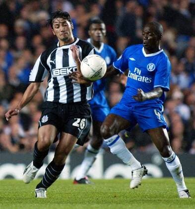 Ilhan Mansiz (li., Besiktas) gegen Claude Makelele (Chelsea) Fußball EC 1 Herren Champions League 2003 2004, FC Chelsea London - Besiktas Istanbul 0:2, Vdig Gruppe London Dynamik,