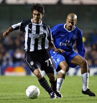 Ahmed Hassan (li., Besiktas) gegen Juan Sebastian Veron (Chelsea) Fußball EC 1 Herren Champions League 2003 2004, FC Chelsea London - Besiktas Istanbul 0:2, Vdig Gruppe London Dynamik,