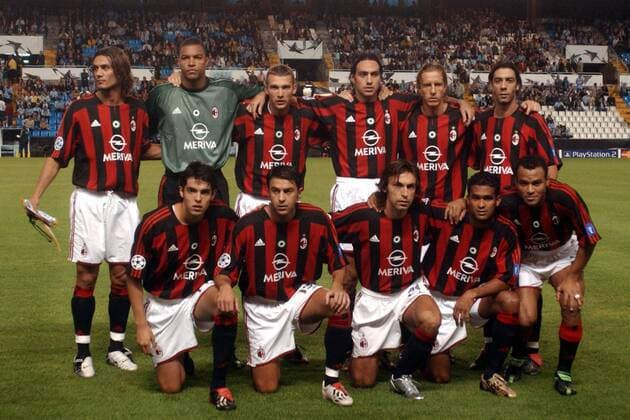 Mannschaftsfoto Milan - hinten v. li.: Paolo Maldini, Dida, Andrej Schewtschenko, Alessandro Nesta, Massimo Ambrosini, Rui Costa; vorn: Kaka, Alessandro Costacurta, Andrea Pirlo, Serginho, Cafu Fußball EC 1 Herren Champions League 2003 2004, Vigo - AC Mailand 0:0, Vdig, Totale Mannschaftsbild Vigo