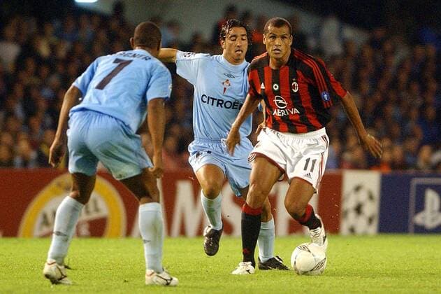 Rivaldo (Milan, re.) am Ball gegen Jandro (Vigo) Fußball EC 1 Herren Champions League 2003 2004, RC Celta de Vigo - AC Mailand 0:0, Vdig, Gruppe Vigo