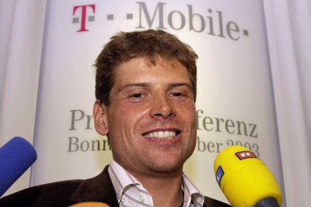 Jan Ullrich (Deutschland T Mobile) zurück beim großen T Radsport Herren Straßenradsport 2003, Rad, Straße, Pressekonferenz, PK, Pressetermin, Vorstellung, Vdig Porträt Präsentation Bonn