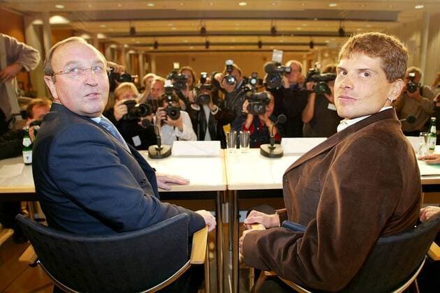 Jan Ullrich (re., Deutschland) mit seinem alten und neuen Teammanager Walter Godefroot (Belgien beide T Mobile) Radsport Herren Straßenradsport 2003, Rad, Straße, Pressekonferenz, PK, Pressetermin, Vorstellung, Vdig Gruppe Präsentation Bonn