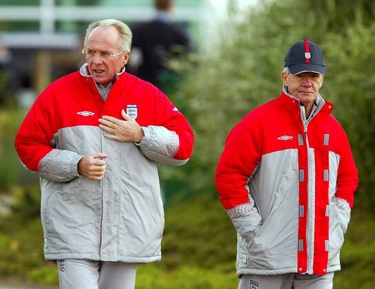 Nationaltrainer Sven-Göran Eriksson (li.) und Co-Trainer Tord Grip (beide England) Fußball Herren Nationalmannschaftstraining 2003, Nationalmannschaft, Nationalteam, Training, Gruppe