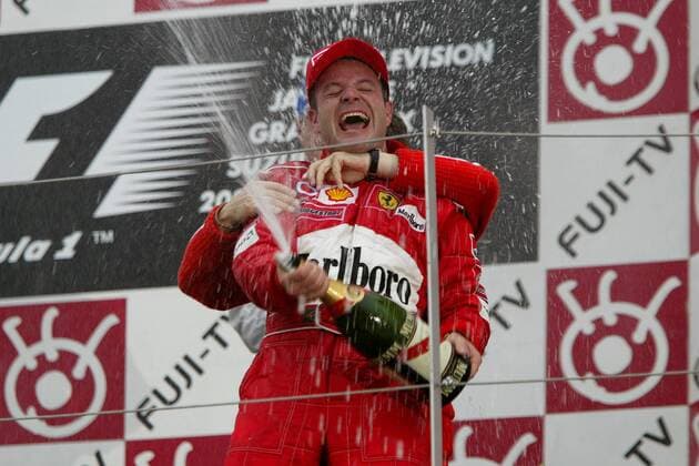Sieger Rubens Barrichello (Brasilien Ferrari) genießt die Champagnerdusche bei der Siegerehrung Motorsport Grand Prix Herren Großer Preis von Japan 2003, Formel 1 Weltmeisterschaft, F1, F, GP, WM Einzelbild Suzuka Freude, Begeisterung,