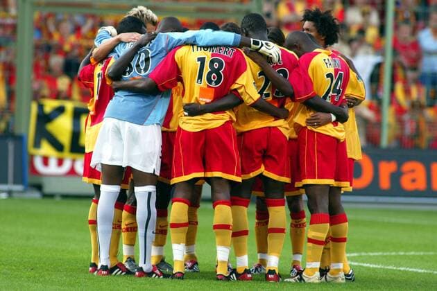 Mannschaftskreis RC Lens Fußball Herren Ligue Une 2003 2004, 1. Französische Liga, RC Lens, Vdig Totale Lens Harmonie Kameradschaft  