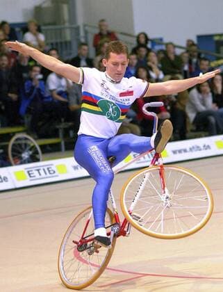 Martin Rominger (Deutschland RSV Taifingen) - Stehfigur Radsport LM Herren Deutsche Kunstradmeisterschaft 2003, Kunstrad, DM, Rad, Kunstradsport, Kunstfahren, Kunstradfahren Einzelbild Regenbogentrikot, Landesmeisterschaft Bürstadt