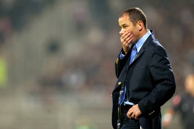 Trainer Paul Le Guen (Lyon) müde Fußball Herren Ligue Une 2003 2004, 1. Französische Liga, Olympique Lyonnais, Vdig Gruppe Lyon Nachdenklichkeit, Erschöpfung, Langeweile  