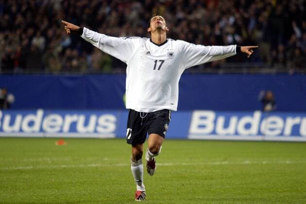 Kevin Kuranyi (Deutschland) - Torjubel Fußball Länderspiel Herren Europameisterschaftsqualifikation 2003, Qualifikation, Länderspiel, Nationalmannschaft, Einzelbild Hamburg Freude,