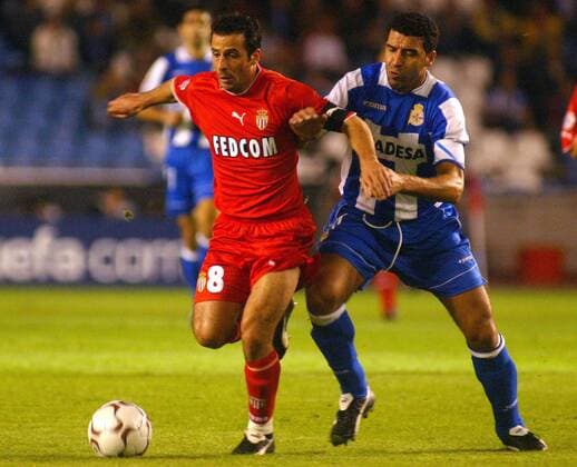 Ludovic Giuly (li., Monaco) gegen Nourredine Naybet (La Coruna) Fußball EC 1 Herren Champions League 2003 2004, Deportivo La Coruna - AS Monaco 1:0, Vdig Gruppe La Coruna Dynamik,  