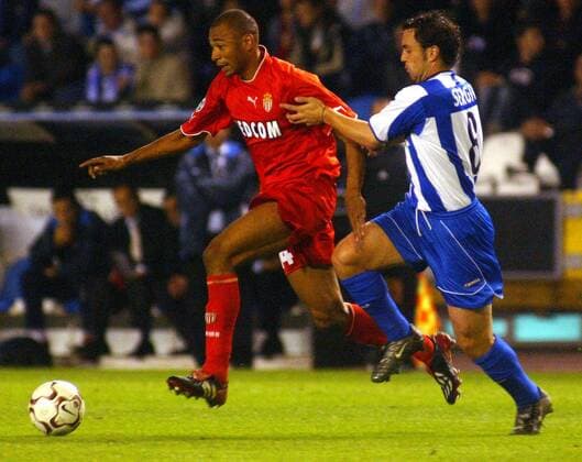 Eduard Cisse (li., Monaco) gegen Sergio Gonzalez (La Coruna) Fußball EC 1 Herren Champions League 2003 2004, Deportivo La Coruna - AS Monaco 1:0, Vdig Gruppe La Coruna Dynamik,  