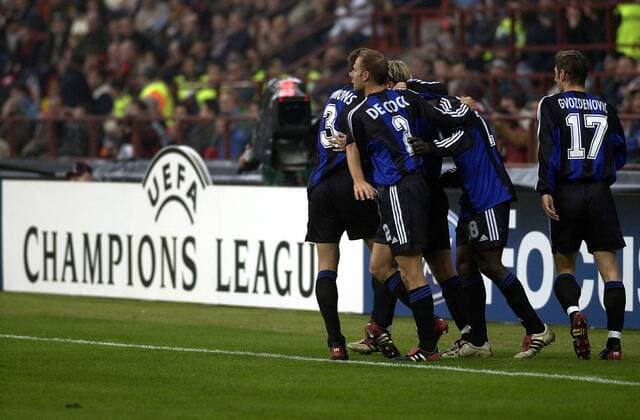 Torjubel Brügge mit v. re.: Gvozdenovic, Mendoza, de Cock, Simons Fußball EC 1 Herren Champions League 2003 2004, Mailand - FC Brügge 0:1 Gruppe Mailand Freude,