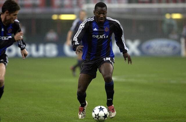 Andres Mendoza (Brügge) am Ball Fußball EC 1 Herren Champions League 2003 2004, Mailand - FC Brügge 0:1 Einzelbild Mailand Dynamik,