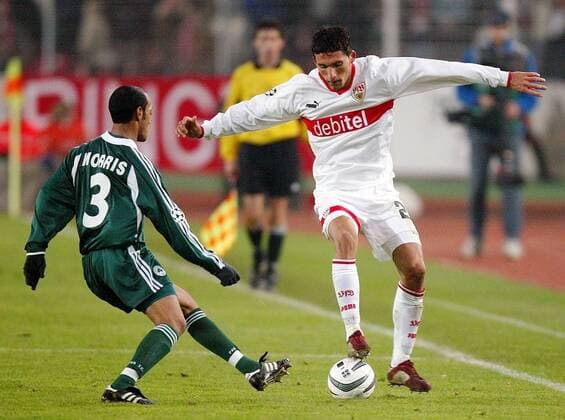 Kevin Kuranyi (Stuttgart, re.) gegen Naschif Morris (Panathinaikos Athen) Fußball EC 1 Herren Champions League 2003 2004, VfB Stuttgart - Panathinaikos Athen 2:0 Gruppe Stuttgart Dynamik,