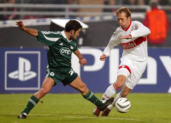 Andreas Hinkel (Stuttgart, re.) gegen Pantelis Konstantinidis (Panathinaikos Athen) Fußball EC 1 Herren Champions League 2003 2004, VfB Stuttgart - Panathinaikos Athen 2:0 Gruppe Stuttgart Dynamik,