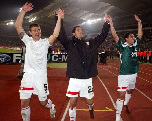 Schlußjubel Stuttgart: Kevin Kuranyi (Mitte) mit Marcelo Jose Bordon (li.) und Fernando Meira Fußball EC 1 Herren Champions League 2003 2004, VfB Stuttgart Gruppe Stuttgart Freude, Begeisterung,