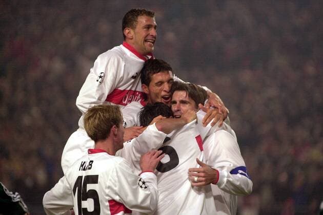 Torschütze Zvonimir Soldo (re.) empfängt die Glückwünsche von Marcelo Jose Bordon (oben li.) und Kevin Kuranyi, Hleb (15) und Meira (alle Stuttgart) Fußball EC 1 Herren Champions League 2003 2004, VfB Stuttgart Gruppe Stuttgart Freude,