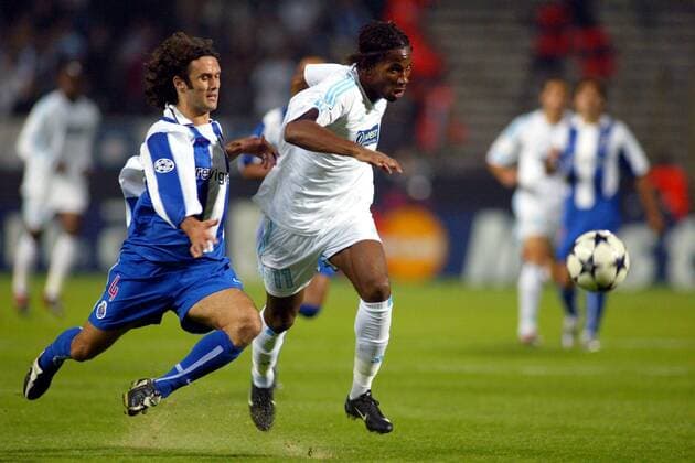 Didier Drogba (Marseille, re.) gegen Ricardo Carvalho (Porto) Fußball EC 1 Herren Champions League 2003 2004, Olympique Marseille - FC Porto 2:3, OM Gruppe Marseille Dynamik,  
