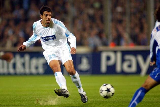 Fabio Celestini (Marseille) am Ball Fußball EC 1 Herren Champions League 2003 2004, Olympique Marseille, OM Einzelbild Marseille Dynamik,  