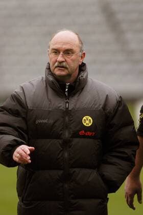 Trainer Horst Köppel (BVB Amat.) gibt Anweisungen Fußball Herren Regionalliga Nord 2003 2004, 3. Liga, Wuppertal - Borussia Dortmund (A) 1:1, Amateure, A, Einzelbild Wuppertal
