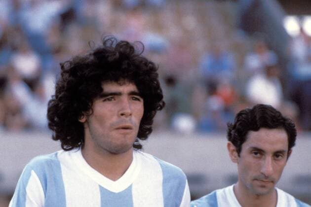 Diego Armando Maradona (li.) und Osvaldo Ardiles (beide Argentinien) Fußball Länderspiel Herren Copa de Oro 1981, Länderspiel, Nationalmannschaft, Nationalteam, Nationaltrikot Gruppe Montevideo