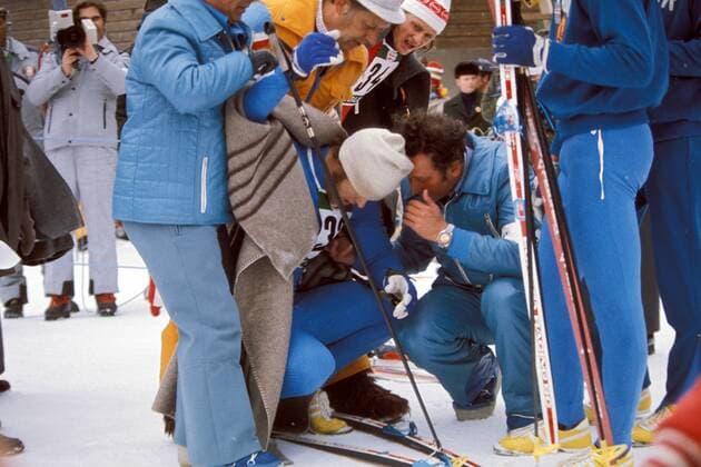 Ulrich Wehling (DDR) erschöpft im Zielraum Nordische Kombination OS Winter Herren Olympische Spiele 1976, Winterspiele, Olympia, Olympiade, Nordischer Skisport, Ski Nordisch, Vdia Gruppe Innsbruck Seefeld Erschöpfung,
