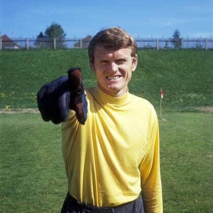 Torwart Sepp Maier (Bayern) - da gehts lang Fußball 1. BL Herren DEUTSCHSPRACHIGE SPORTZEITSCHRIFTEN UND -ZEITUNGEN NUR NACH RÜCKSPRACHE, Saison 1965 1966 Einzelbild Aufnahmedatum geschätzt München
