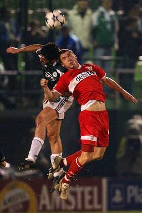 Christian Tiffert (re., Stuttgart) gegen Michalis Konstantinou (Panathinaikos) Fußball EC 1 Herren Champions League 2003 2004, Panathinaikos Athen - VfB Stuttgart 1:3, Vdig Gruppe Athen Dynamik, Höhe,