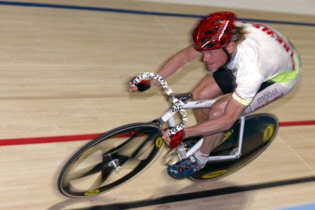 Bruno Risi (Schweiz) im Trikot des führenden in der Gesamtwertung Radsport Herren 62. Dortmunder 6-Tage Rennen 2003, Sechstagerennen, Sechstage, Sechs, Sixdays, six days, Vdig Einzelbild Dortmund Dynamik,