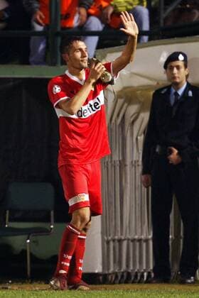 Kevin Kuranyi (Stuttgart) küßt nach seinem Torerfolg seine Schuhspitze Fußball EC 1 Herren Champions League 2003 2004, Athen - VfB Stuttgart 1:3, Vdig Einzelbild Athen Freude,