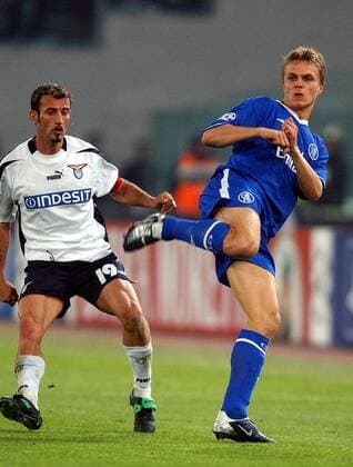 Jesper Grönkjaer (re., Chelsea) gegen Giuseppe Favalli (Lazio) Fußball EC 1 Herren Champions League 2003 2004, Lazio Rom - FC Chelsea London 0:4, Vdig Gruppe Rom Dynamik,