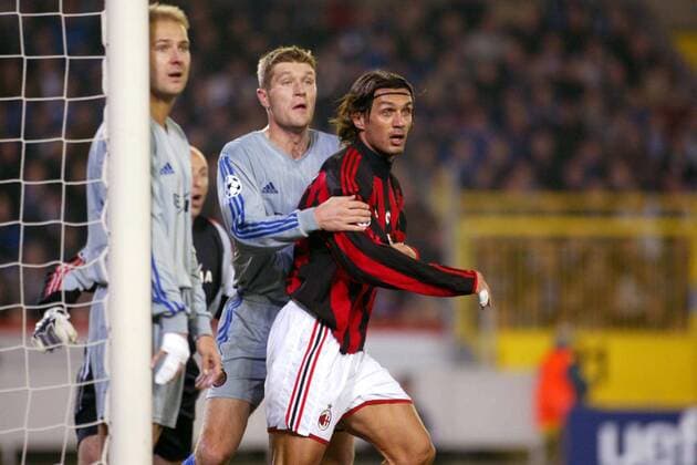 Paolo Maldini (re., Milan) gegen Gert Verheyen (Brügge) Fußball EC 1 Herren Champions League 2003 2004, FC Brügge - AC Mailand 0:1, Vdig Gruppe Brügge