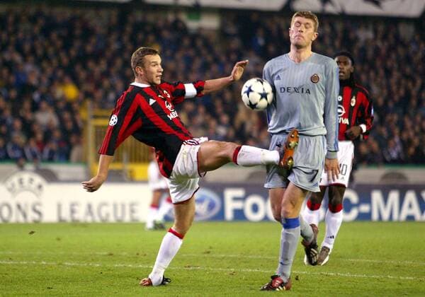 Andrej Schewtschenko (li., Milan) gegen Gert Verheyen (Brügge) Fußball EC 1 Herren Champions League 2003 2004, FC Brügge - AC Mailand 0:1, Vdig Gruppe Brügge Dynamik,