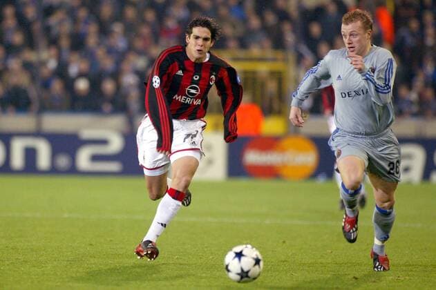 Kaka (li., Milan) gegen Birger Maertens (Brügge) Fußball EC 1 Herren Champions League 2003 2004, FC Brügge - AC Mailand 0:1, Vdig Gruppe Brügge Dynamik,