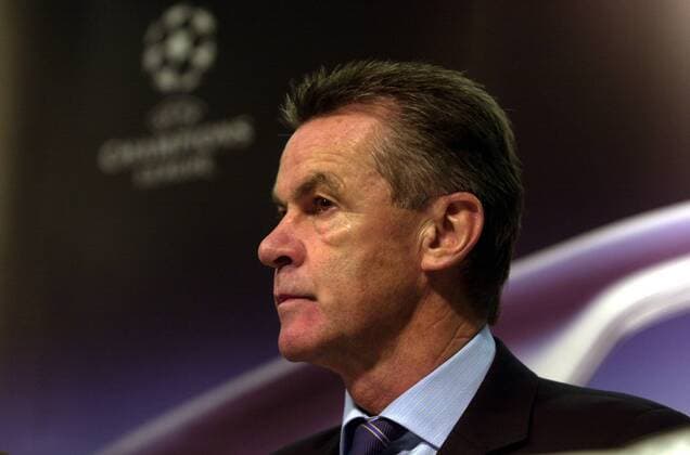 Trainer Ottmar Hitzfeld (Bayern) nachdenklich Fußball EC 1 Herren Champions League 2003 2004, FC Bayern München, Porträt München Nachdenklichkeit,