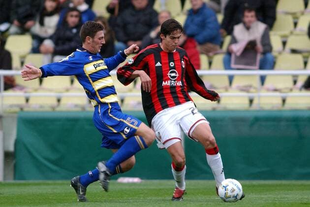 Kaka (re., Milan) gegen Daniele Bonera (Parma) Fußball Herren Serie A 2003 2004, 1. Italienische Liga, AC Parma - AC Mailand 0:0 Gruppe Parma Dynamik,