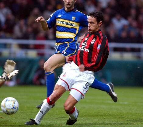 Filippo Inzaghi (Milan) am Ball Fußball Herren Serie A 2003 2004, 1. Italienische Liga, AC Parma - AC Mailand 0:0 Einzelbild Parma Dynamik,