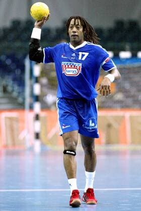 Jackson Richardson (Frankreich) am Ball Handball Länderspiel Herren Supercup 2003, Super-Cup, Nationalmannschaft, Nationalteam, Nationaltrikot, Länderspiel, Vdig, Einzelbild Leipzig