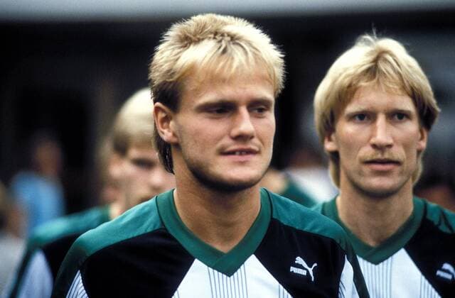 Jörg Neun (li.) und Uwe Rahn (beide Gladbach) Fußball 1. BL Herren DEUTSCHSPRACHIGE SPORTZEITSCHRIFTEN UND -ZEITUNGEN NUR NACH RÜCKSPRACHE, Saison 1987 1988 Gruppe Mönchengladbach