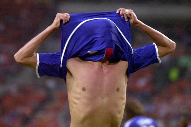 David Trezeguet (Frankreich) zeigt seinen freien Oberkörper Fußball EM Herren Europameisterschaft 2000, Vorrunde, Gruppenspiel, Gruppe D, Länderspiel Einzelbild Amsterdam