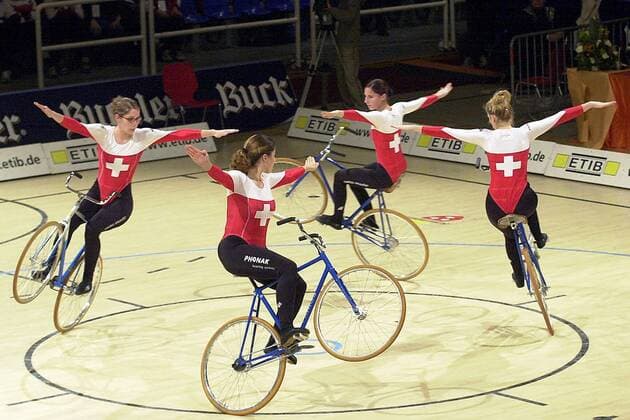 Vierer der Schweiz - Stehfigur Radsport WM Damen Hallenradsport-Weltmeisterschaft 2003, Hallenradsportweltmeisterschaft, Rad, Kunstradsport, Vdig Gruppe Schiltigheim