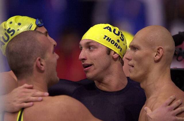 Die 4x100m Kraulstaffel u.a. mit Michael Klim (re.) und Ian Thorpe (beide Australien) Schwimmen OS Sommer Herren Olympische Sommerspiele 2000, Olympia, Olympiade, Spiele, Schwimmsport, Staffel, Freistilstaffel Gruppe Aquatic Centre Sydney Freude,