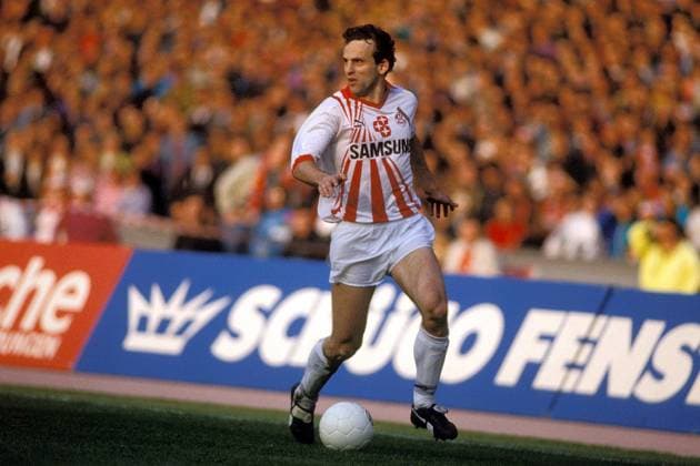Frank Ordenewitz (Köln) am Ball Fußball 1. BL Herren DEUTSCHSPRACHIGE SPORTZEITSCHRIFTEN UND -ZEITUNGEN NUR NACH RÜCKSPRACHE, Saison 1990 1991 Einzelbild Köln Dynamik,