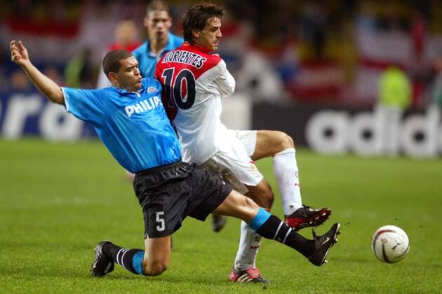 Wilfred Bouma (li., Eindhoven) gegen Fernando Morientes (Monaco) Fußball EC 1 Herren Champions League 2003 2004, AS Monaco - PSV Eindhoven 1:1, Vdig Gruppe Monaco Monte Carlo Dynamik,  