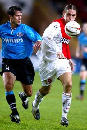 Dado Prso (re., Monaco) gegen Ernest Faber (Eindhoven) Fußball EC 1 Herren Champions League 2003 2004, AS Monaco - PSV Eindhoven 1:1, Vdig Gruppe Monaco Monte Carlo Dynamik,  