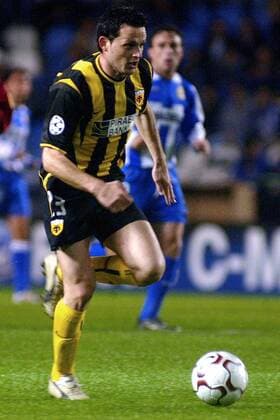 Vassilios Lakis (AEK Athen) am Ball Fußball EC 1 Herren Champions League 2003 2004, La Coruna - AEK Athen 3:0, Vdig Einzelbild La Coruna Dynamik,  