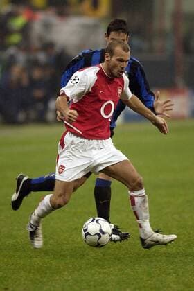 Fredrik Ljungberg (Arsenal London, vorn) gegen Brechet (Inter Mailand) Fußball EC 1 Herren Champions League 2003 2004, FC Internazionale Mailand - FC Arsenal London 1:5 Gruppe Freddie, Freddy Mailand Dynamik,
