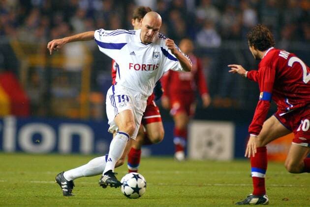 Ivica Mornar (li., Anderlecht) gegen Patrick Müller (Lyon) Fußball EC 1 Herren Champions League 2003 2004, RSC Anderlecht - Olympique Lyonnais 1:0, OL, Vdig Gruppe Brüssel Dynamik,  